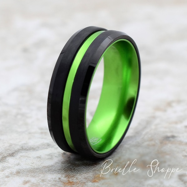 Groene wolfraam trouwring, wolfraam ring, groene wolfraam band, zwart groene wolfraam ring, zwarte en groene wolfraam trouwring