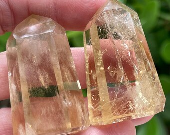 2 pcs Citrine Points Item 4186 Natural color