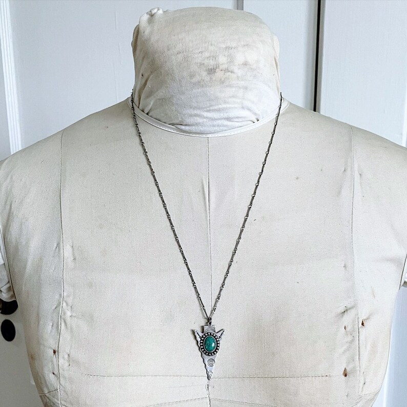 Vintage Fred Harvey sterling silver and turquoise large arrowhead pendant necklace with stamped detail