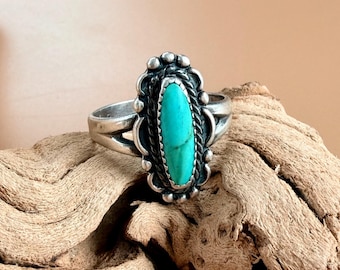Size 9 3/4 >> Vintage Fred Harvey Era Navajo Sterling Silver and