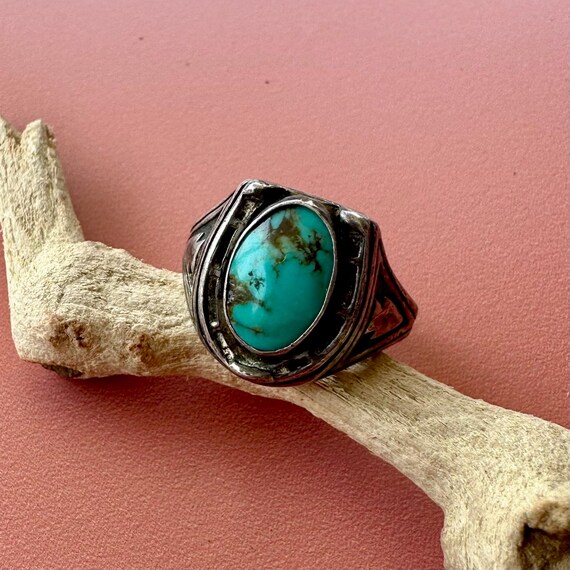 Detailed Vintage Native American Navajo Turquoise Horseshoe Sterling Silver Ring Detailed Vintage Native American Navajo Turquoise Horseshoe Sterling Silver Ring