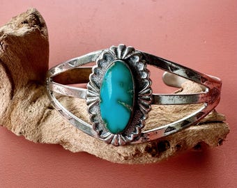 Vintage Fred Harvey era Navajo sterling silver and ombré teal turquoise oval split shank cuff bracelet