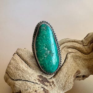 Size 5 1/4 - 5 1/2 &gt;&gt; Vintage Navajo sterling silver and natural Cerrillos turquoise large oval solitaire ring