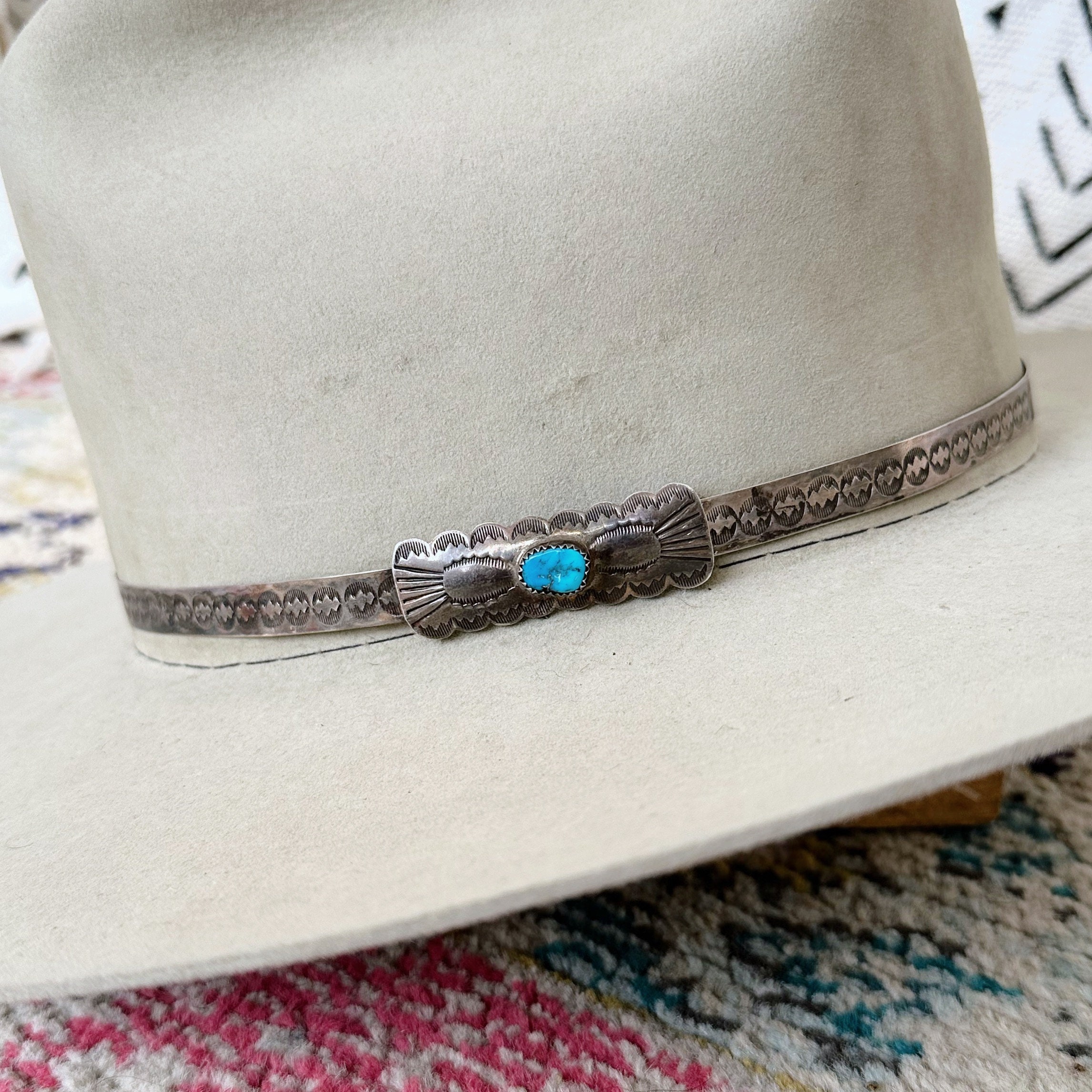 GB ORIGINAL: The Navajo Feather Banded Suede Hat in Grey – Glitzy