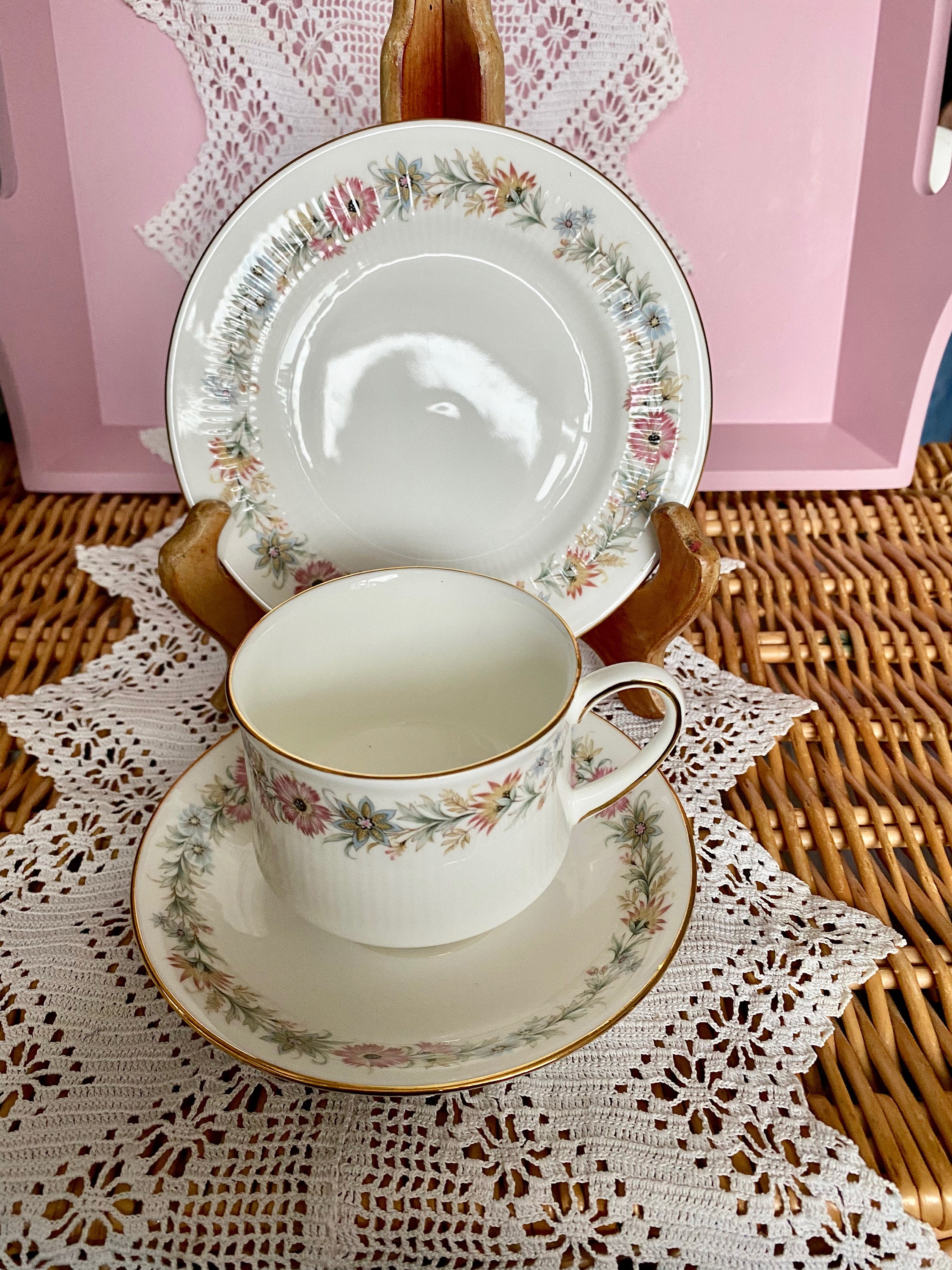 Paragon China Paragon Belinda Tea Set Paragon Belinda China