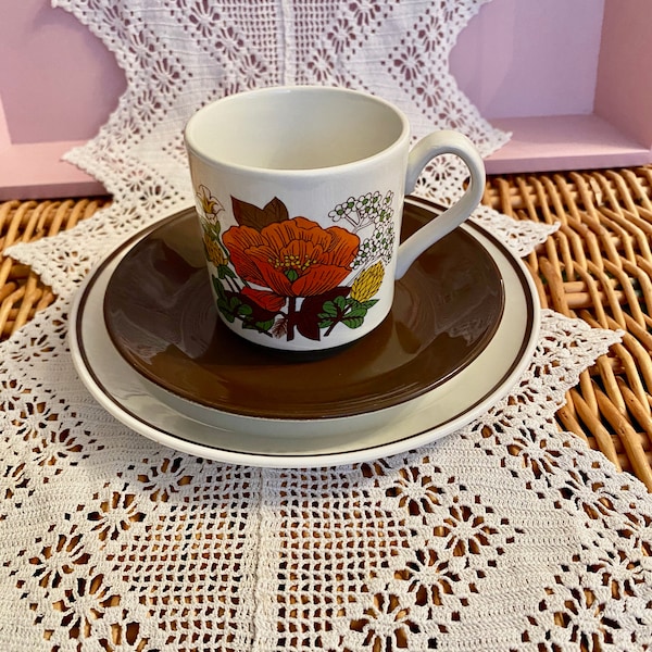 Vintage / retro  coffee / tea cup & saucer trio
