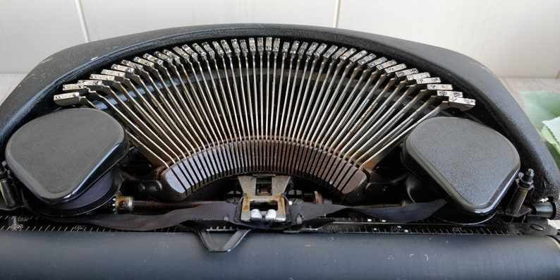 Rare 40s REMINGTON RAND Deluxe Model 5 Typewriter. QWERTY Keyboard. Metal Body. Antique Portable Working Manual Typewriter image 5