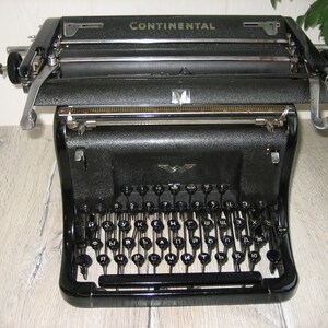 50s CONTINENTAL „SIZE II“ Typewriter. Antique Unique Manual Typewriter with Russian Cyrillic font. Cyrillic Alphabet Working Typewriter