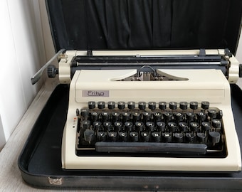 1980s ERIKA model 127 VEB Robotron Typewriter. QWERTZ Keyboard. Wide Carriage. Manual Working Typewriter. Vintage Germany Typewriter