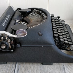 Rare 40s REMINGTON RAND Deluxe Model 5 Typewriter. QWERTY Keyboard. Metal Body. Antique Portable Working Manual Typewriter image 7