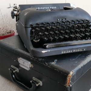 Rare 40s REMINGTON RAND Deluxe Model 5 Typewriter. QWERTY Keyboard. Metal Body. Antique Portable Working Manual Typewriter image 10