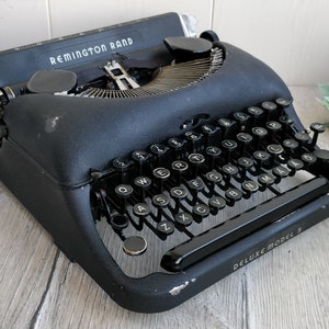 Rare 40s REMINGTON RAND Deluxe Model 5 Typewriter. QWERTY Keyboard. Metal Body. Antique Portable Working Manual Typewriter image 6
