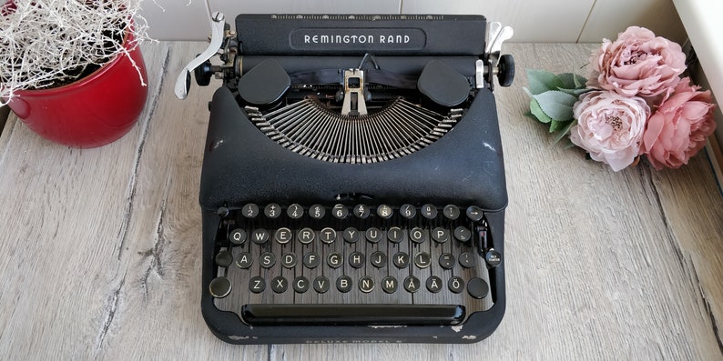 Rare 40s REMINGTON RAND Deluxe Model 5 Typewriter. QWERTY Keyboard. Metal Body. Antique Portable Working Manual Typewriter image 3