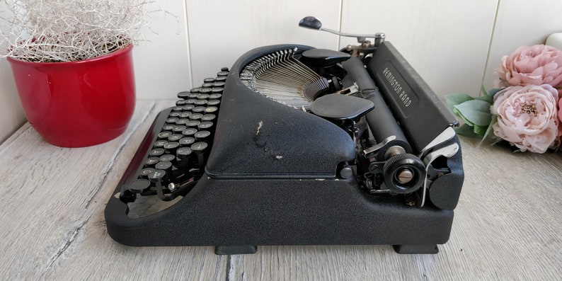 Rare 40s REMINGTON RAND Deluxe Model 5 Typewriter. QWERTY Keyboard. Metal Body. Antique Portable Working Manual Typewriter image 9