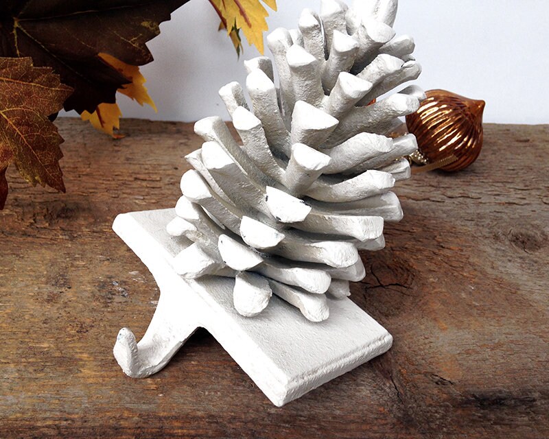 HomAt Pinecone Stocking Holde - Cast Ion – Hou Loop