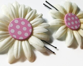Flower girl daisy hairpin, pink polka dot daisy bobby pins, off white flower girl hair pin, pink and white spots, daisy hair pin accessories