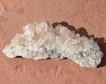 希少なピンクリチウムクォーツクラスター – ブラジル産ヒーリング