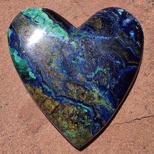 Cabujón en forma de corazón de azurita y malaquita peruana de alta calidad - Arte Lapidario de Sedona