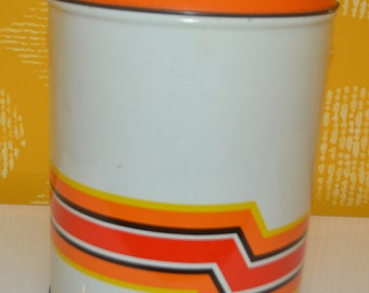 Scatola di latta vintage beige / arancione scatola di latta in stile country shabby chic degli anni '70, design danese retrò della metà del secolo