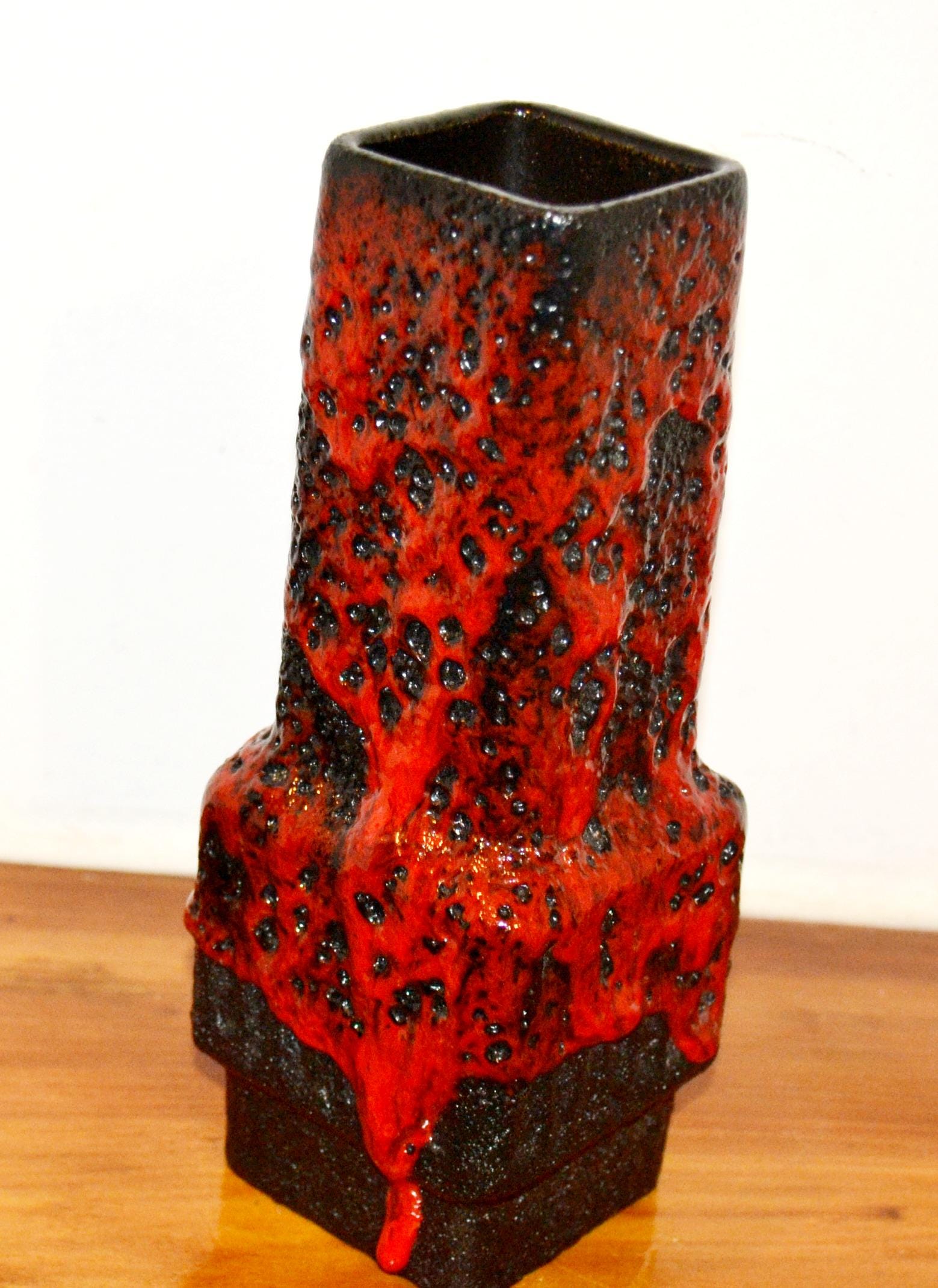 Schöne Vintage Fat Lava Vase Schwarz/Rot 70er Jahre Design
