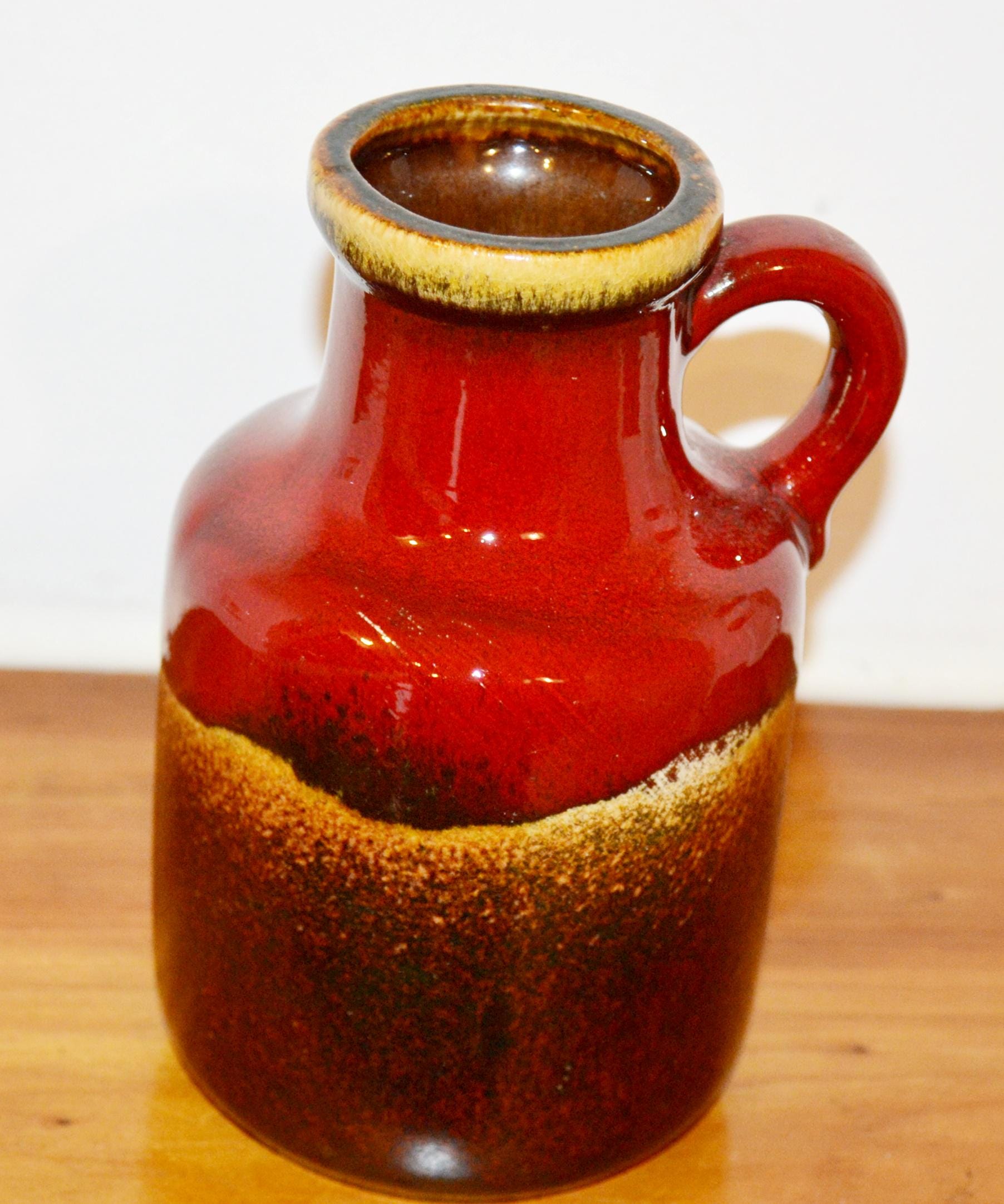 Jasba ビンテージ 陶器 花瓶 レリーフ模様 赤×黒 フラワーベース Jasba ビンテージ 陶器 花瓶 レリーフ模様 赤×黒 フラワーベース