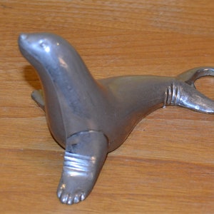 Vintage bottle opener / hand flatterer seal design classic metal silver-colored 70s retro mid-century shabby chic country style