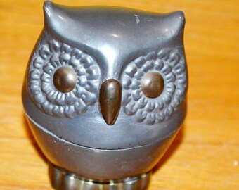 Beautiful small metal pillbox owl figurine, silver-colored, 1960s Mid Century Retro Shabby Chic Country Style