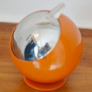 Vintage spherical ashtray by Quist, metal, orange, Seventies, 70s, retro, mid-century, shabby chic, country style