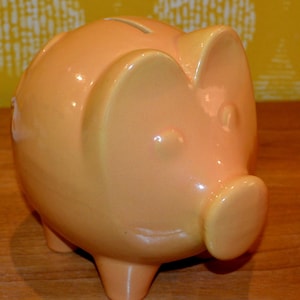 Vintage ceramic figurine piggy bank / money box 70s yellow shabby chic country style mid century retro WGK WGP