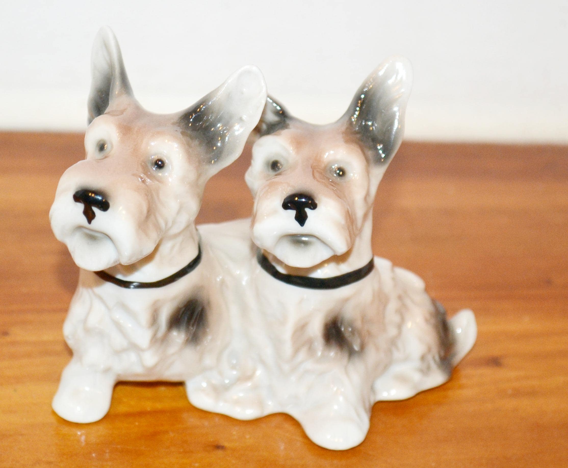 50年代ヴィンテージ磁器フィギュア 犬 テリア グレー/ベージュ 50年代