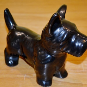 Vintage Ceramic Figurine Dog Terrier Black 60s Retro Mid Century Shabby Chic