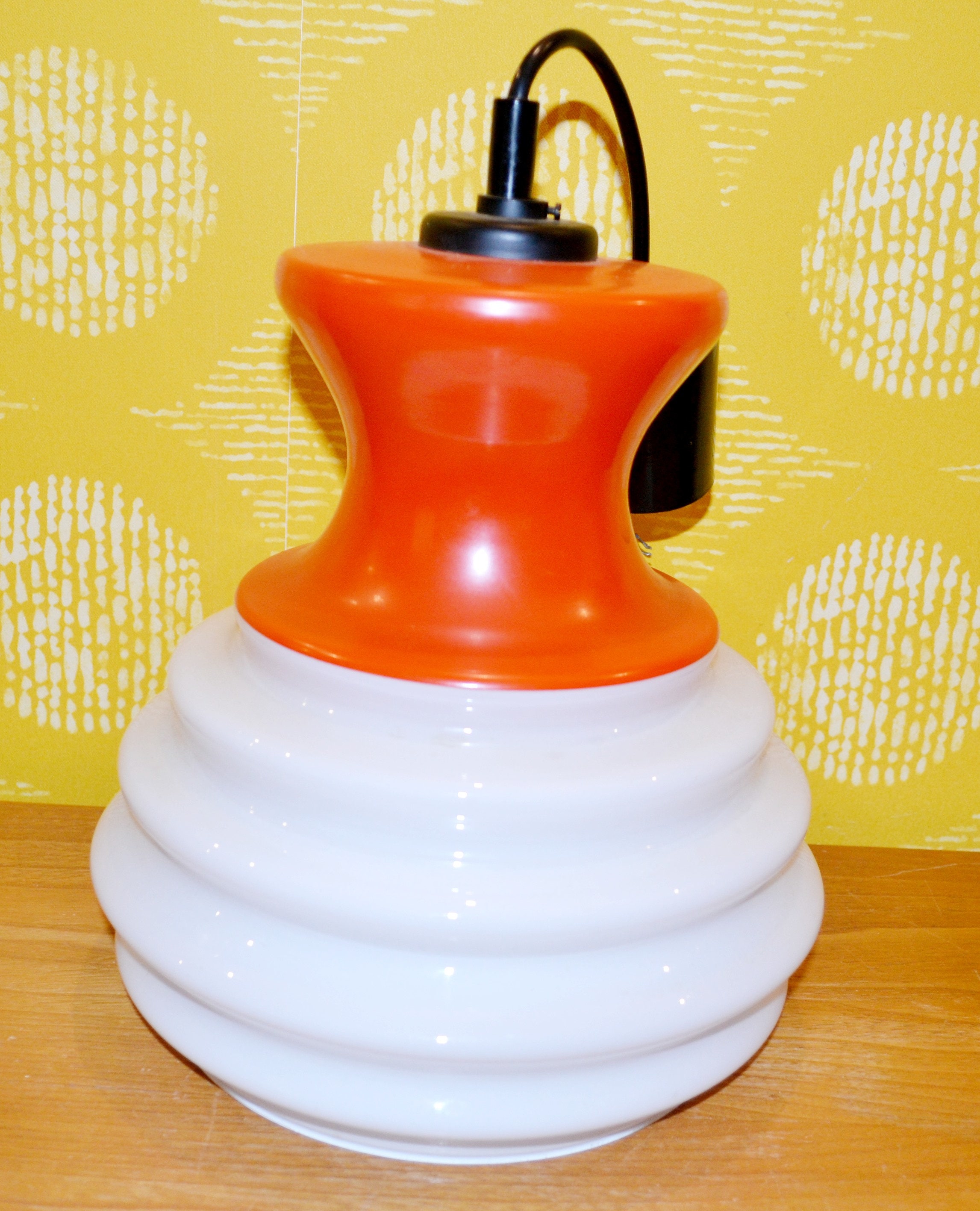 ヴィンテージガラス吊り下げランプ オレンジ/ホワイト 70年代 スペース