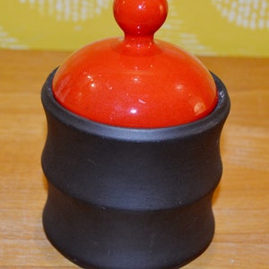 Vintage ceramic lidded jar by Schramberg Black/Red 70s Seventies Retro Mid Century Shabby Chic Country House