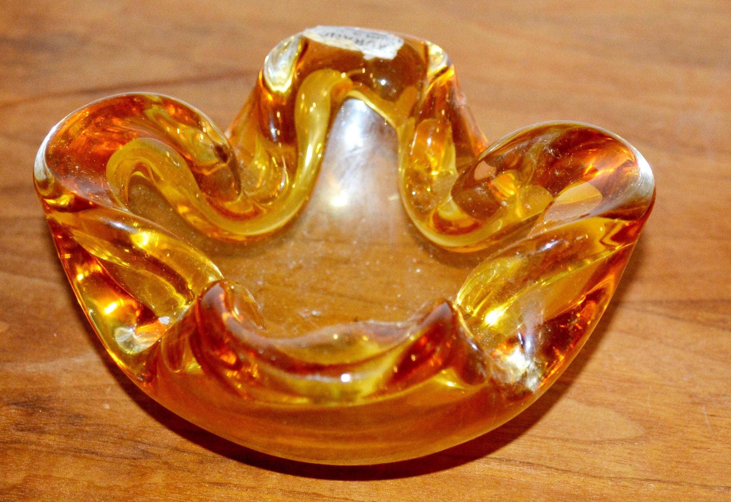 美しいガラスの泡、ムラーノガラスの灰皿。70年代のイタリア製