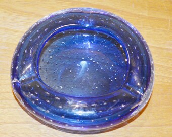 ヴィンテージの琥珀色のガラス皿：重厚なタバコの灰皿、1970年代の装飾