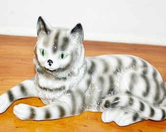 ジィー　アイモ・ニェットボリ 白い陶板 窓の外を眺めるネコ 25cm 1970年 ヴィンテージ 磁器 置物 猫 白 70年代 レトロ ミッドセンチュリー 猫