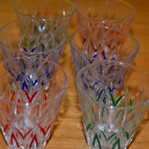 Bicchieri da grappa vintage, set colorato, stile retrò anni &#39;70, metà secolo, shabby chic, stile country, cristallo, era spaziale