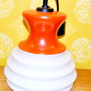 Lampe suspendue vintage en verre orange/blanc années 70 Space Age Retro, Seventies, Mid Century Lamb