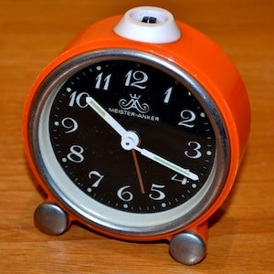 Vintage  Wecker  Orange  /Weiß     70er Jahre Retro  Watch  Mid Century  Seventies  Clock   Space Age