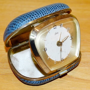 Beautiful vintage metal travel alarm clock from Schatz blue/gold colored 60s figure decoration retro mid century shabby chic country style