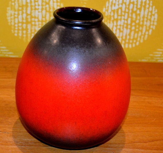 Beautiful Vintage Ceramic Vase BAY Model 64/17 Red/white 70s Design Classic, Shabby Chic, Seventies, Retro, Mid-century, Country Style