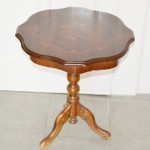 Beautiful round small side table, antique style furniture, beige/brown, vintage retro mid-century 60s shabby chic country style