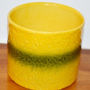 Vintage 1970s plant pot, green/yellow ceramic, ethnic style, Fat Lava Seventies plant pot, WGP ceramic, mid-century retro