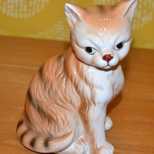 Vintage Porcelain Cat Figurine 60s Seventies Retro Mid Century Shabby Chic Country Style