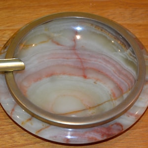 Beautiful heavy vintage marble ashtray from the 20s Retro Mid Century Shabby Chic Country Style Ashtray