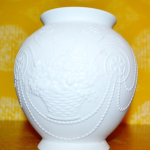 Vintage Vase AK Kaiser 70s WGK Retro OP Art Mid Century Bisque Porcelain Space Age
