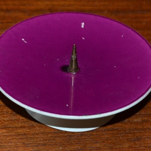 Bougeoir vintage années 70 en métal violet et blanc, style rétro du milieu du siècle