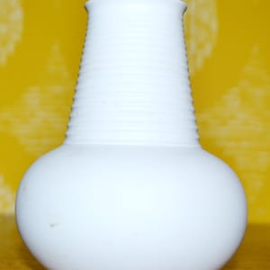 Vintage Bisquit Vase by AK Kaiser Porcelain White 70s Retro Mid Century WGK WGP