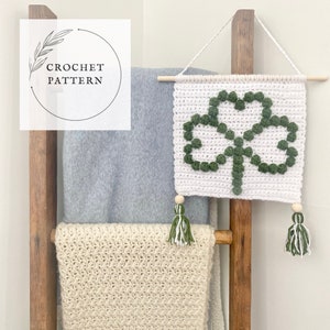 CROCHET PATTERN | Shamrock wall hanging. Crochet wall hanging pattern. Farmhouse decor. Wall decor. St. Patrick’s Day day decor. Wall art.