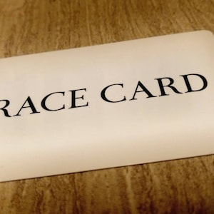 De "Race Card" 3,99 per stuk - Koop er 2 en ontvang er 1 GRATIS